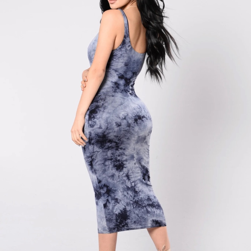 Fashion nova; new without tags, navy blue tie dye midi dress; size small - Picture 2 of 5
